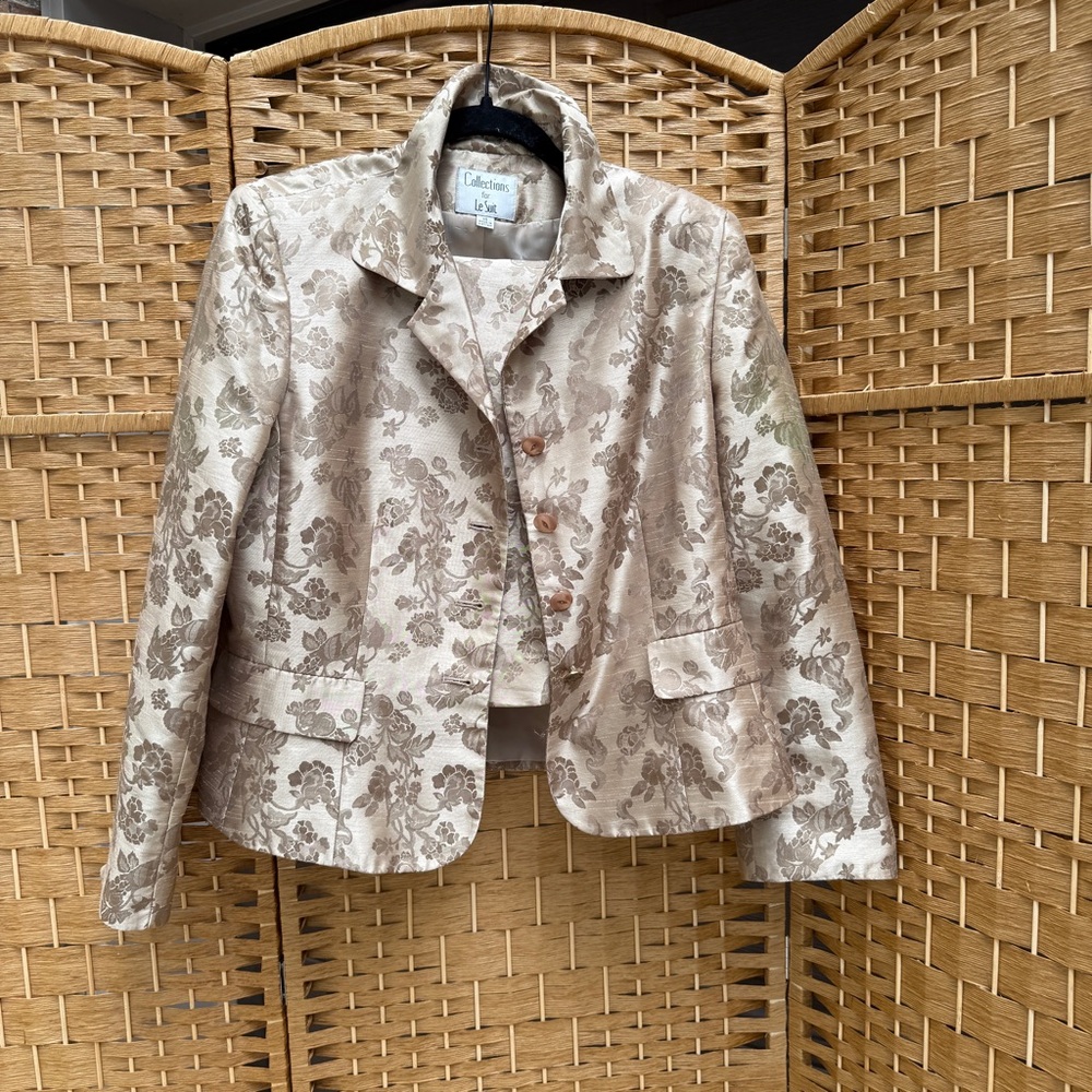 Collections for Le Suit Gold Floral Style 2 Piece  Women’s Size 14